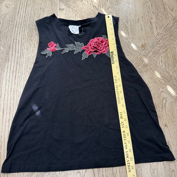 Sadie & Sage Women's Medium Black Rose‎ Embroidered Sleeveless Tank Top - Picture 5 of 9